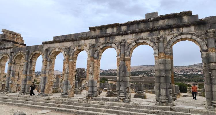 Ruines romaines de Volubilis avec arches