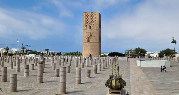 Torre Hassan con columnas circundantes en Rabat.