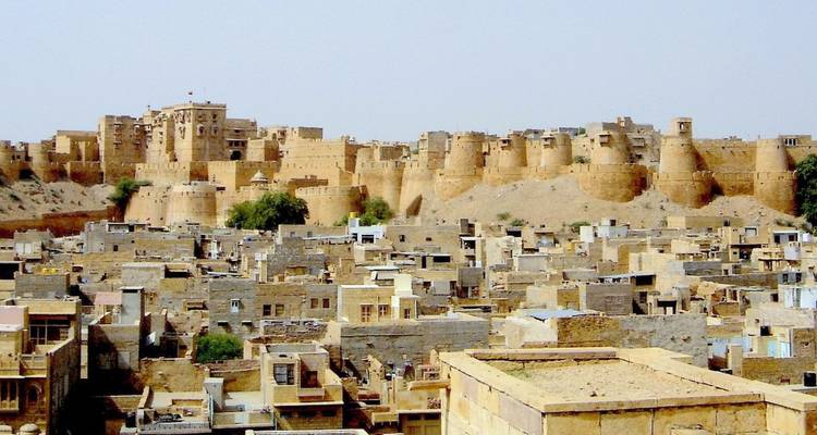 Wide view of Jaisalmer’s massive yellow-sandstone fort rising above the tightly packed old city.