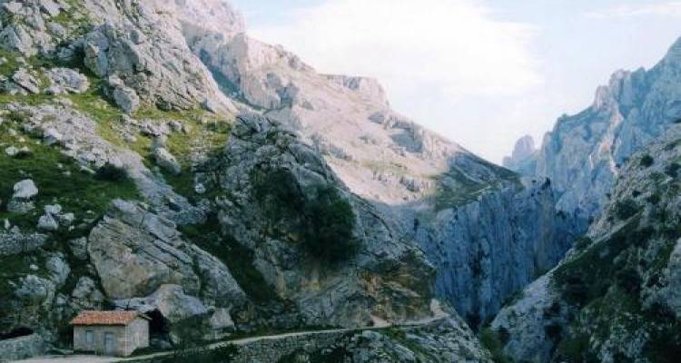 Walking in the Picos de Europa - UTracks