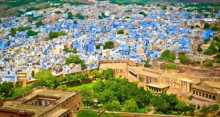 Panorama of Jodhpur’s blue-washed houses sprawling beneath a hilltop fort.