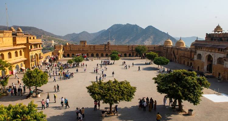 Wide view of Amber Fort’s central courtyard bustling with visitors, framed by surrounding hills in Jaipur.
