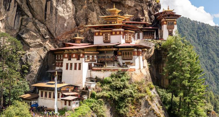 Iconic Tiger’s Nest Monastery clinging dramatically to a cliff face in Paro.