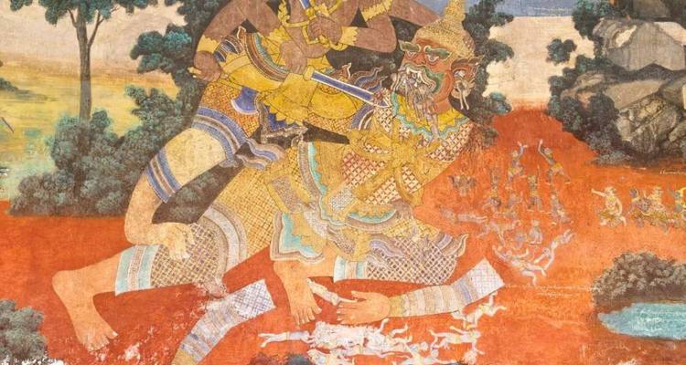 Primer plano de un vibrante mural jemer que representa guerreros mitológicos en rojos y dorados intensos.