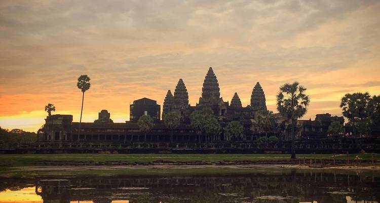 Silhouette von Angkor Wat bei Sonnenaufgang