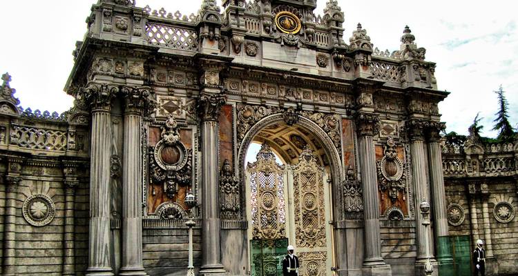 Kunstvolle Tore des Dolmabahçe-Palastes