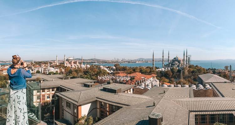Vue sur Istanbul avec la Mosquée Bleue visible.