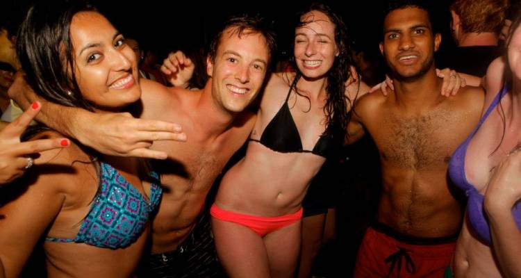 La Tomatina Deluxe Hostel 4 Day - Festivals All Around