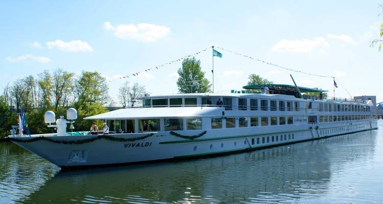 The beautiful blue Danube (port-to-port cruise) - CroisiEurope River Cruises