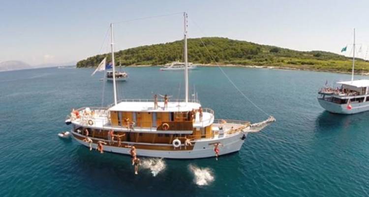 Croatia One Way Sail Dubrovnik to Split Classic Standard Below Deck - Busabout