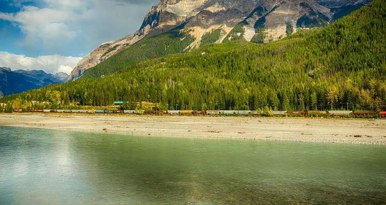 Contrasts of Canada With Prestige Via Rail 2018 - Trafalgar
