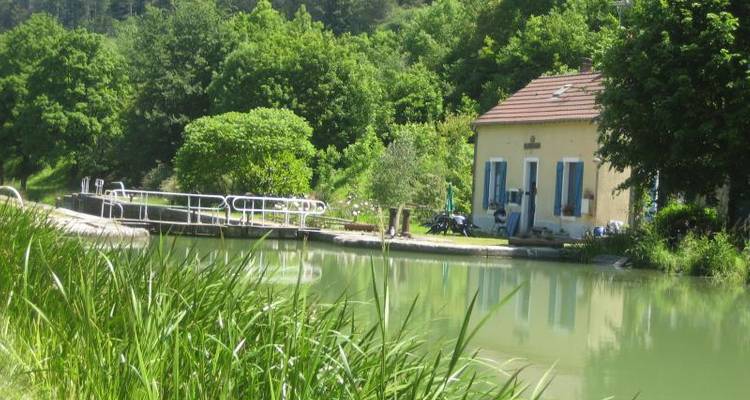 France - Burgundy Gastronomy and Wine Bike Tour - Pure Adventures