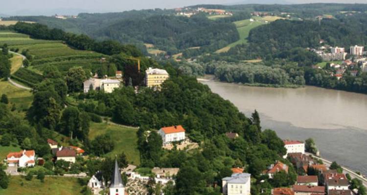 Festive Season on The Blue Danube Discovery with 2 Nights in Budapest & 2 Nights in Prague 2021 - Avalon Waterways