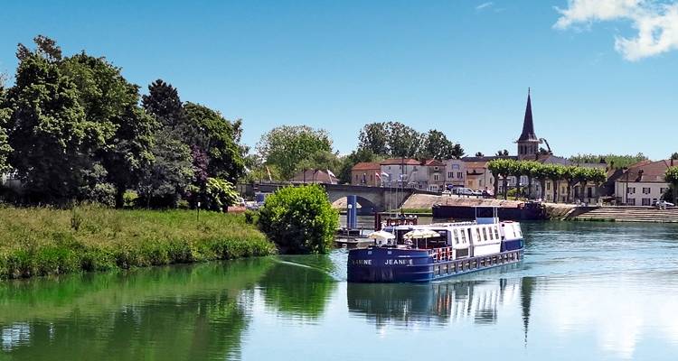 Canals in France: Get Away from It All on an Emotional Journey from Saône-et-Loire to the Côte d'Or - CroisiEurope River Cruises
