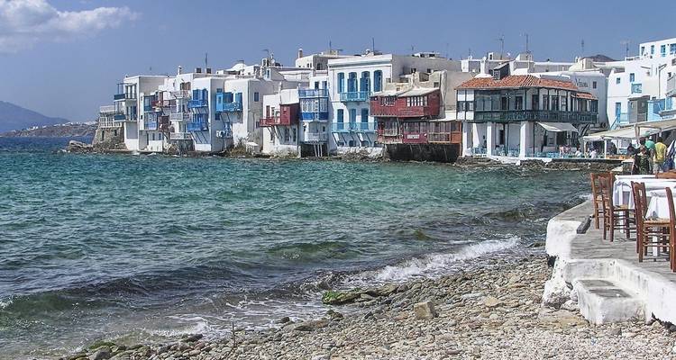 Klein-Venedig in Mykonos mit bunten Gebäuden.