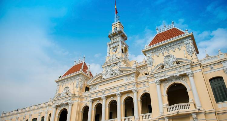 Das Rathaus von Ho-Chi-Minh-Stadt, ein großartiges Gebäude mit französischer Kolonialarchitektur.
