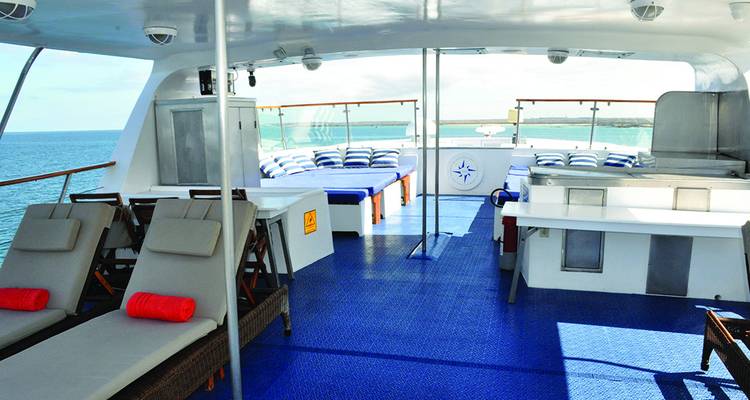 Classic Galapagos - West & Eastern Islands (M/Y Coral) - Peregrine Adventures