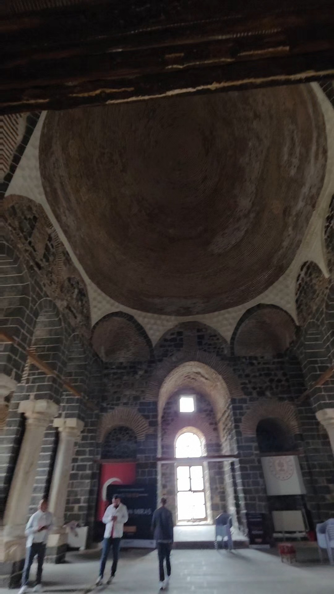 Encuentra el paquete de circuitos adecuado para ti en el Turquía oriental. Tenemos 50 viajes por el Turquía oriental, a partir de 3 días de duración y el circuito más largo de 20 días.