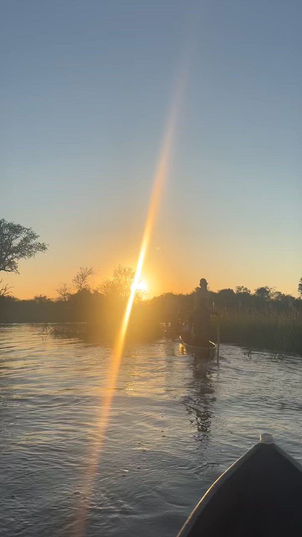 Vídeo de reseña del cliente sobre Delta y cataratas en dirección este: Árboles baobab y vistas al río