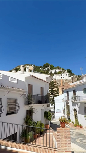 Choisissez parmi notre vaste sélection de 519 circuits entièrement guidés et vivez une expérience sans tracas vers Portugal et Espagne, guidés par nos experts.