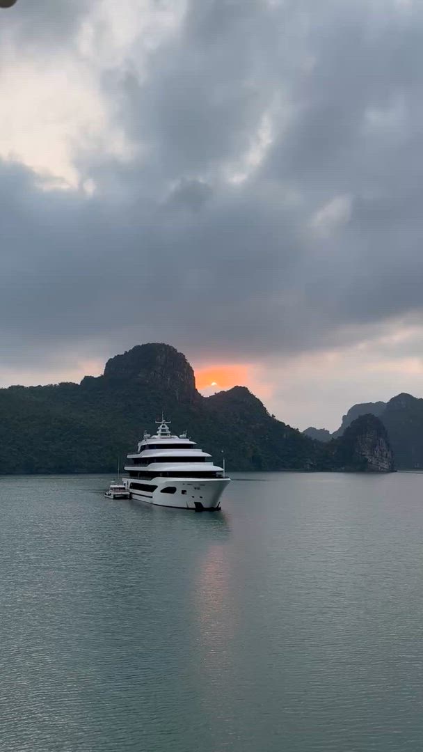 Trouvez votre circuit idéal au Vietnam. Nous avons 1966 aventures à vous proposer au Vietnam entre une journée et 30 jours.