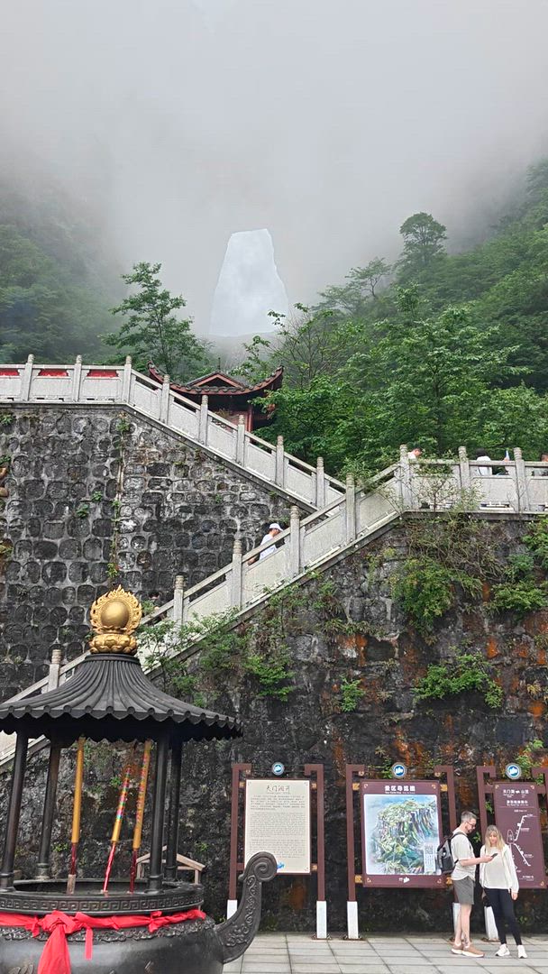 Vídeo de reseña del cliente sobre Viaje de 11 días a Zhangjiajie, la mejor China: Grupo reducido de lujo y hoteles de calidad