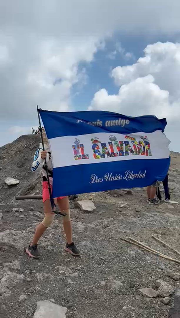 Vídeo de reseña del cliente sobre Tour Privado a Medida de 8 Días por El Salvador, con Salida Diaria y Guía Exclusivo