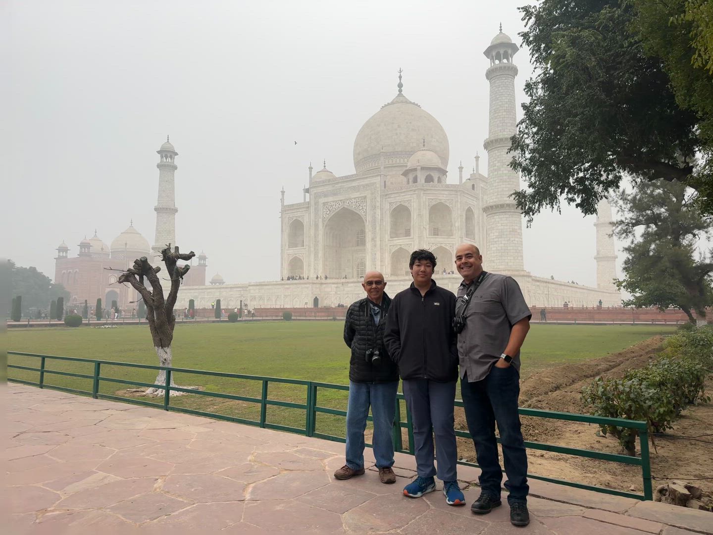 Visite privée du Taj Mahal au lever du soleil et d'Agra depuis Delhi customer review video