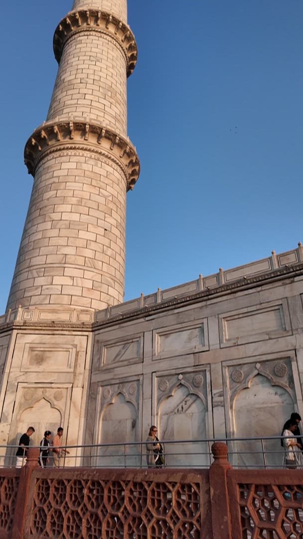 Vídeo de reseña del cliente sobre Taj Mahal, Elefantes, Camellos y Lagos: Viaje de lujo al Triángulo de Oro con Jodhpur y Udaipur desde el aeropuerto de Nueva Delhi