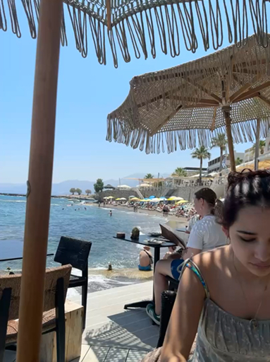 Trouvez votre Grèce circuit autoguidé idéal. Vous avez le choix entre pas moins de 276 voyages durant entre 2 et 16 jours. Le mois comptant le plus grand nombre de départs est Juin, ce qui en fait le moment le plus apprécié pour aller en Grèce.