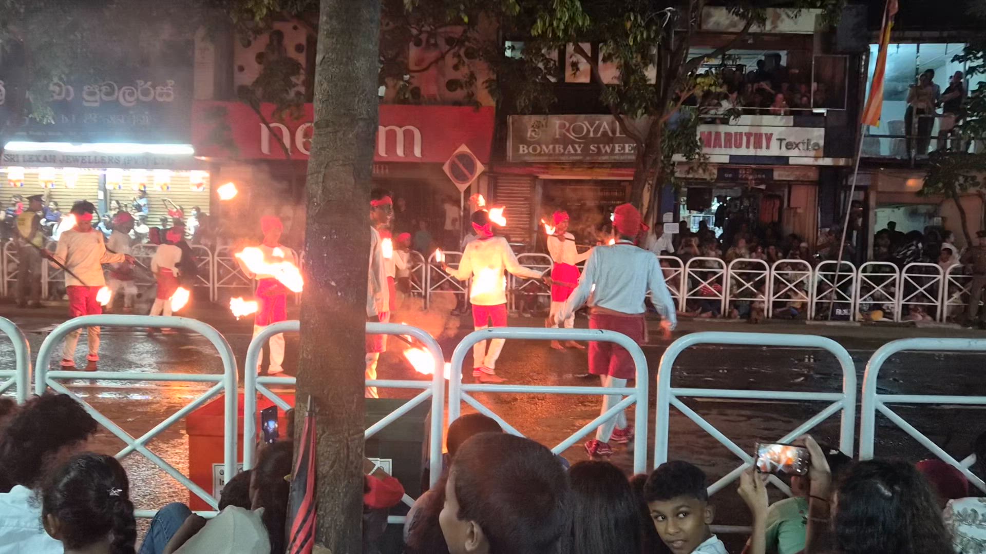 Encuentra el circuito adecuado para ti en Sri Lanka. Tenemos 747 aventuras en Sri Lanka, empezando desde un día de duración, y el circuito más largo de 26 días.