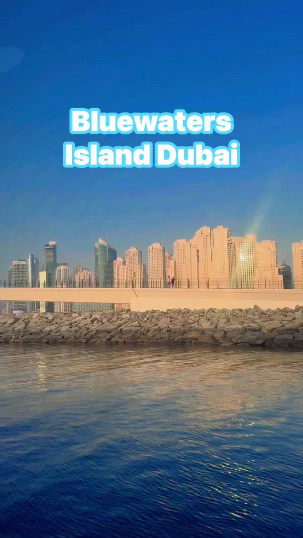 De glinsterende steden Dubai en Abu Dhabi geven de reiziger een kijkje in de rijkdom van de olierijke Verenigde Arabische Emiraten. Ga op avontuur in de VAE per 4WD op woestijnsafari en surf over het zand, of rijd hoog op de rug van een kameel. Proef de heerlijke Arabische keuken terwijl je vanuit een koele oase naar een Arabische zonsondergang kijkt.