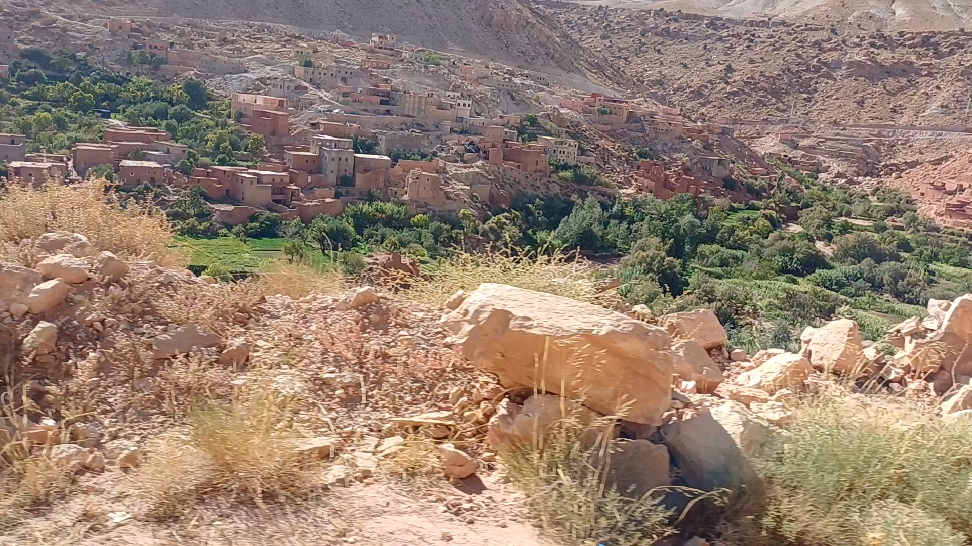 Vídeo de reseña del cliente sobre Excursión de 5 días de Marrakech a Fez por el desierto del Sáhara | Blue Turbans Adventures