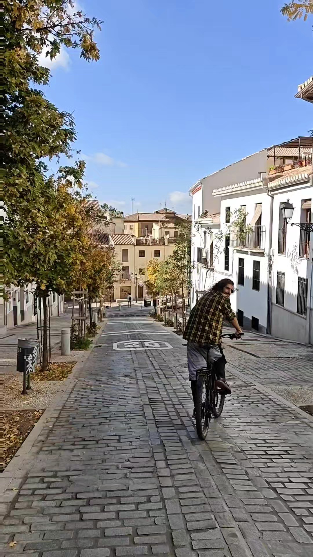 Trouvez votre circuit idéal en Espagne. Nous avons 916 aventures à vous proposer en Espagne entre 2 et 41 jours. Le mois le plus apprécié pour s'y rendre est septembre, c'est-à-dire le mois qui compte le plus grand nombre de départs.