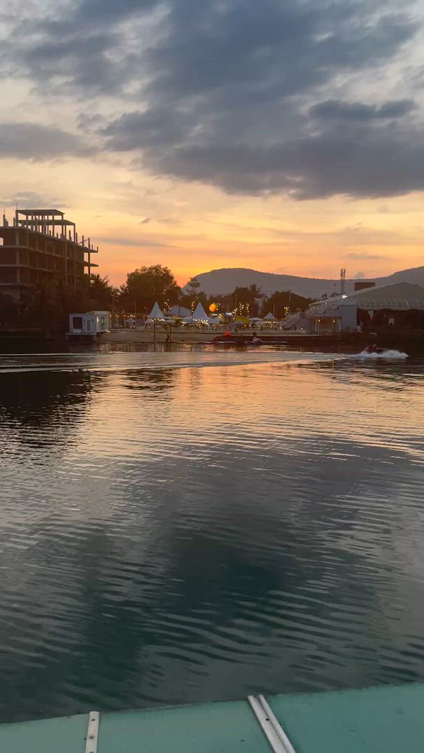 Introduction au Cambodge customer review video