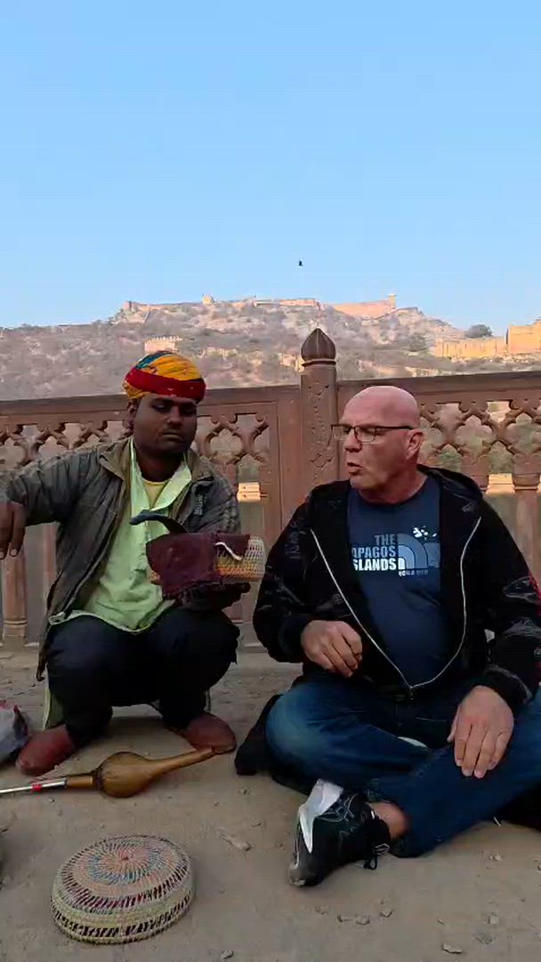 Vídeo de reseña del cliente sobre Excursión en grupo de 6 días con todo incluido al Triángulo de Oro de Delhi, Agra y Jaipur
