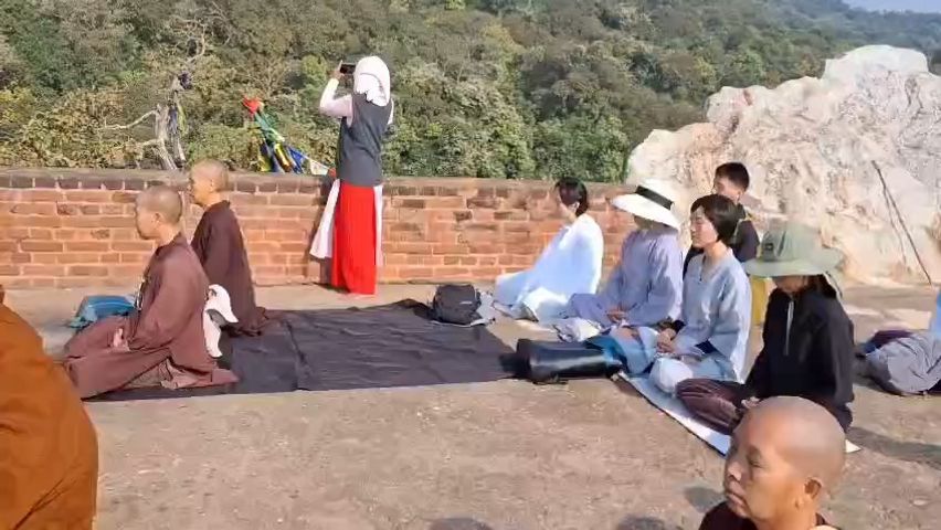 Taj Mahal with Buddhist Tour Tour