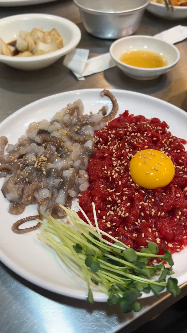 Dreaming of visiting South Korea? Explore Seoul’s Gyeongbokgung Palace and narrow streets of the Bukchon Hanok Village, and go on a day trip to the Demilitarized Zone, the buffer zone between North and South Korea. For nature lovers, the Seoraksan National Park and Jeju Island’s volcanic landscapes are a must. Foodies, bibimbap, kimchi, and Korean BBQ are on the menu!