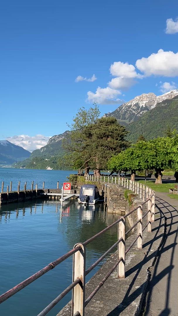 Trouvez votre circuit idéal en Suisse. Nous avons 254 aventures à vous proposer en Suisse entre 3 et 21 jours. Le mois le plus apprécié pour s'y rendre est septembre, c'est-à-dire le mois qui compte le plus grand nombre de départs.