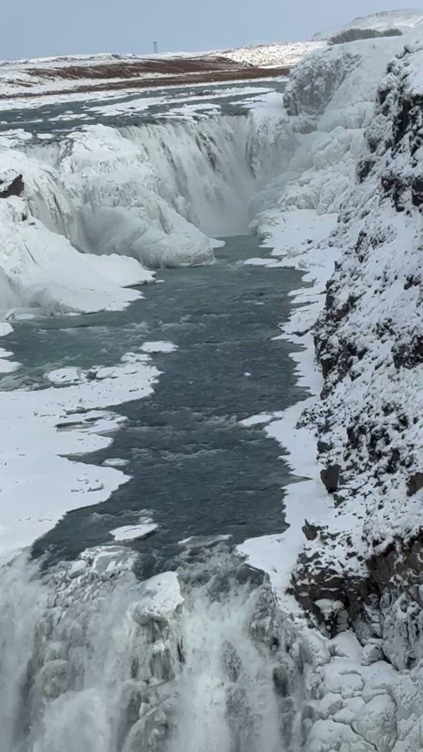 8-tägige Winter-Minibustour durch Island mit Nordlicht, Blauer Eishöhle und Walbeobachtung customer review video