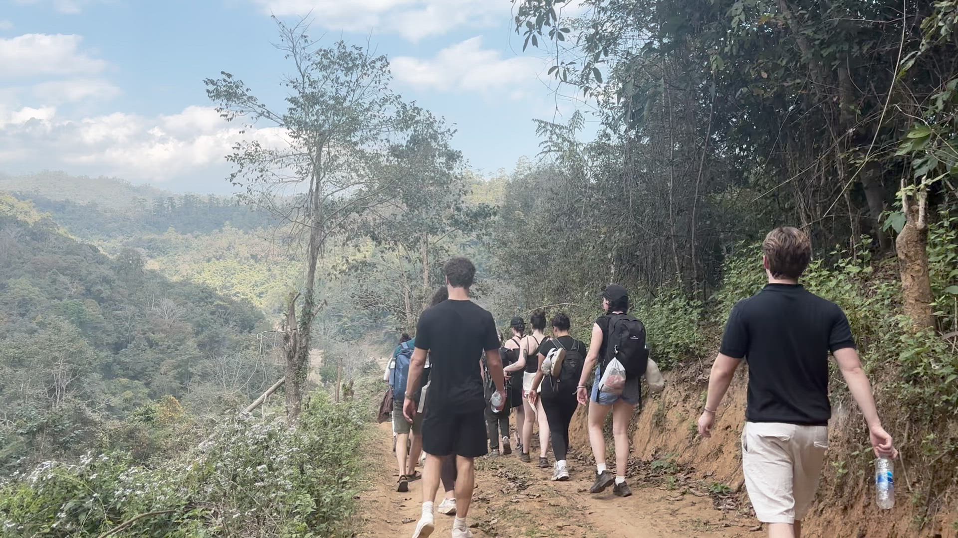 Vídeo de reseña del cliente sobre Tailandia: Mercados Nocturnos y Aguas Azules
