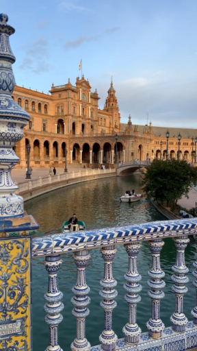 Vind de juiste reis voor jou in Portugal en Spanje. We hebben 663 rondreizen die naar Portugal en Spanje gaan, de kortste is maar 3 dagen lang, en de langste reis is 29 dagen. De meest populaire maand om te gaan is September, dan vertrekken de meeste reizen.