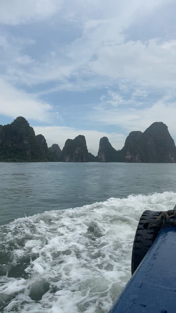 Vind de juiste riviercruise voor jou op de Mekong. We hebben 260 Mekong riviercruises. De kortste is 1 dagen lang, en de langste tour is 100 dagen.