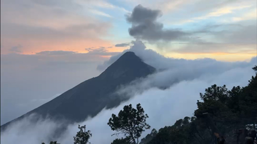 Encuentra el circuito adecuado para ti en Guatemala. Tenemos 74 aventuras en Guatemala, empezando desde un día de duración, y el circuito más largo de 19 días.