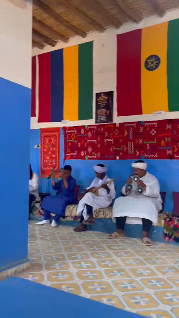 Aventure dans le désert marocain : Canyons et chameaux customer review video