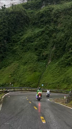 Have you dreamed of seeing the limestone karst landscape around Guilin that's been capturing Chinese artists' imagination for generations? Explore Dali with its ancient towns, or head to Xizhou for local Bai snacks. Don’t forget to hike the stunning Tiger Leaping gorge, and visit the beautiful Sumtseling Monastery. Southern China’s mysteries are waiting for you.