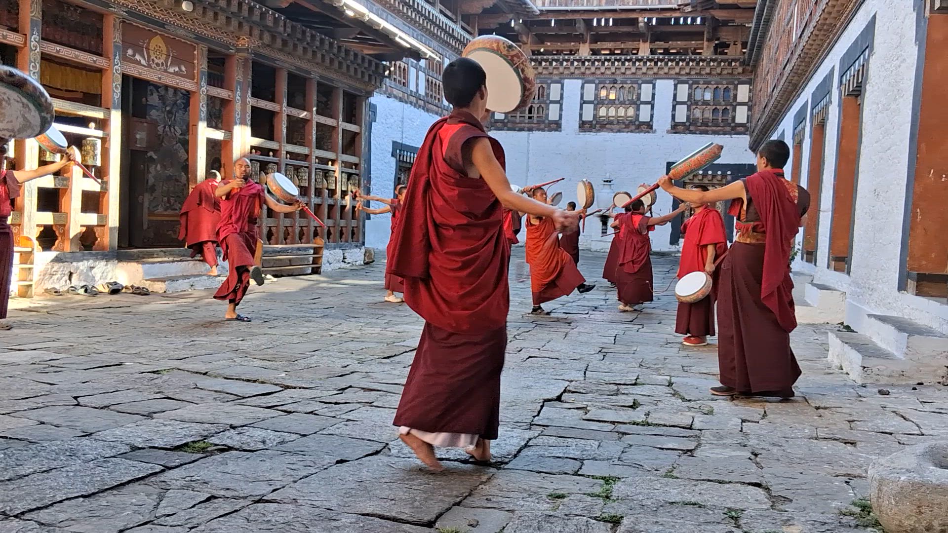 Bhutan: zeitlose Traditionen customer review video