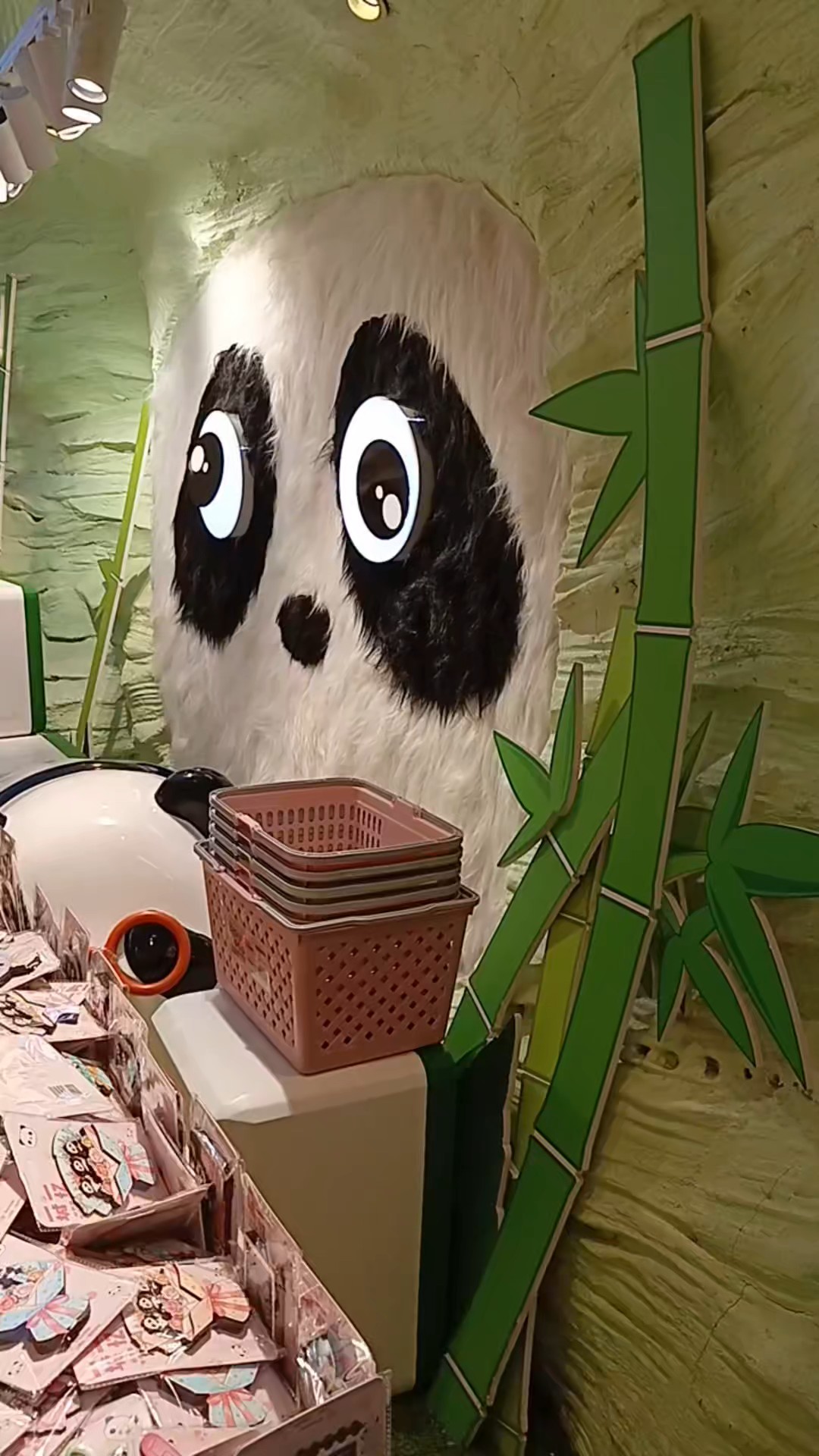Trouvez votre circuit idéal en Chine. Nous avons 923 aventures à vous proposer en Chine entre une journée et 36 jours. Le mois le plus apprécié pour s'y rendre est mai, c'est-à-dire le mois qui compte le plus grand nombre de départs.