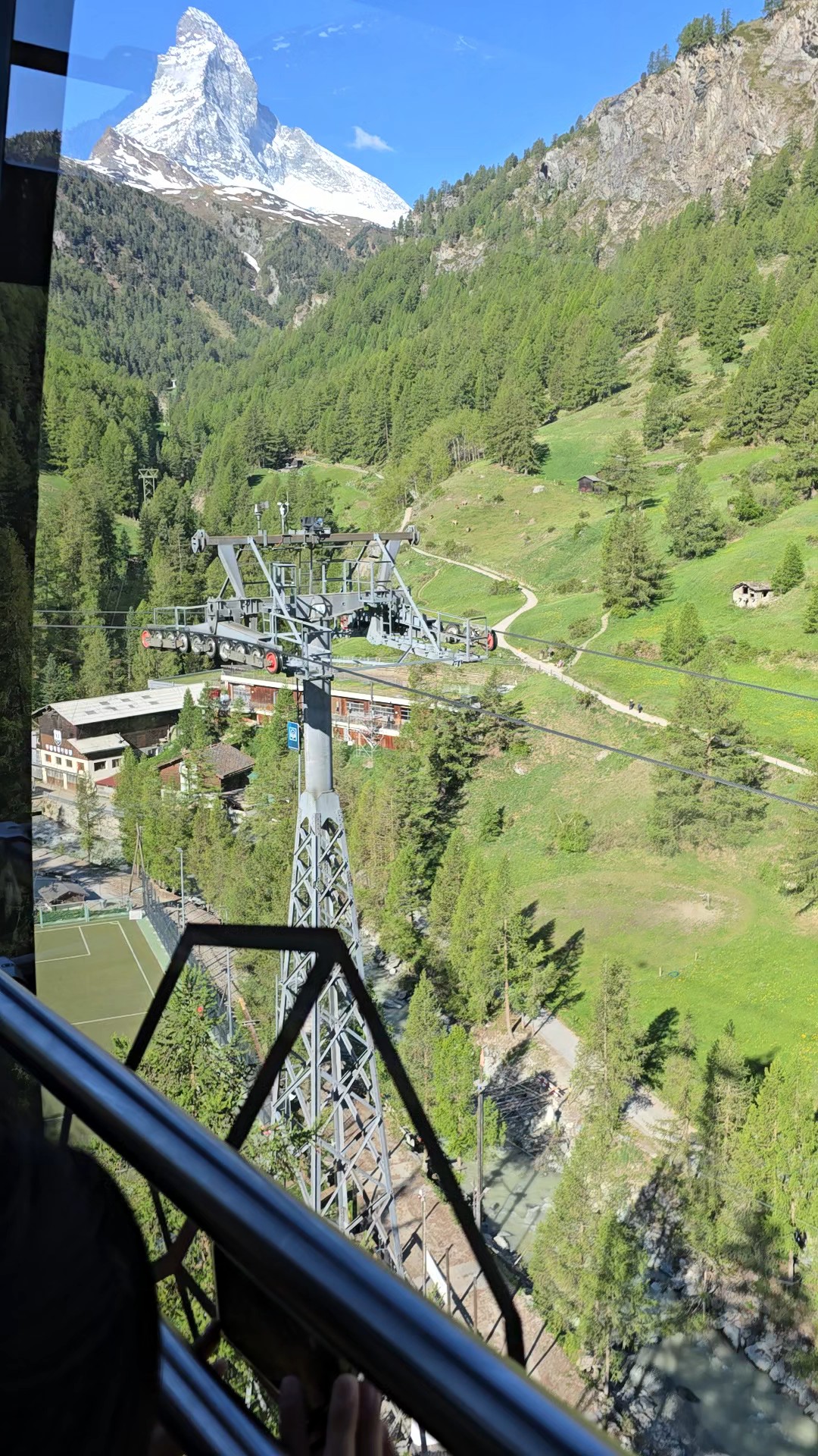 Trouvez votre circuit idéal en Suisse. Nous avons 255 aventures à vous proposer en Suisse entre 3 et 29 jours. Le mois le plus apprécié pour s'y rendre est septembre, c'est-à-dire le mois qui compte le plus grand nombre de départs.