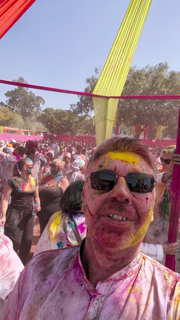 Vídeo de reseña del cliente sobre Taj Mahal, Elefantes, Camellos y Lagos: Viaje de lujo al Triángulo de Oro con Jodhpur y Udaipur desde el aeropuerto de Nueva Delhi